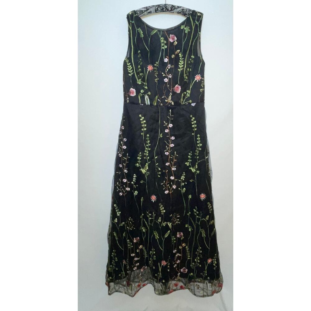 Embroidered Flower Tulle Maxi  Dress‎ - Size 12/14 - Well Constructed